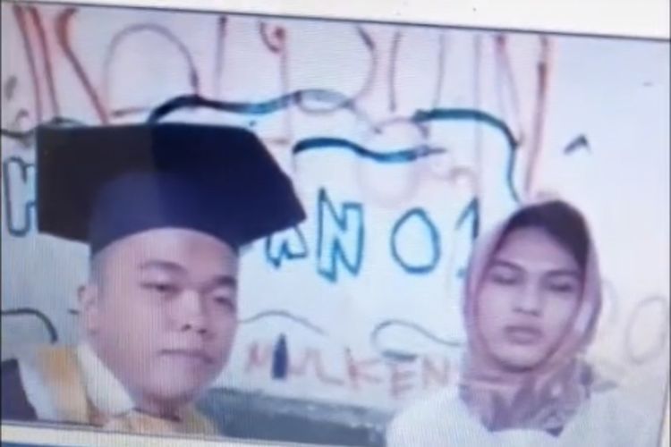 Momen Wisuda Daring Bikin Salfok, Netizen Teringat Skandal 'Parakan 01'