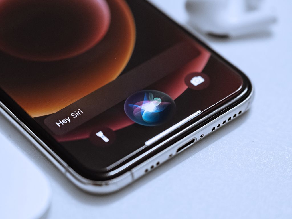 Apple Siap Buka Pintu untuk Asisten Virtual Lain, Siri Gak Sendiri Lagi!