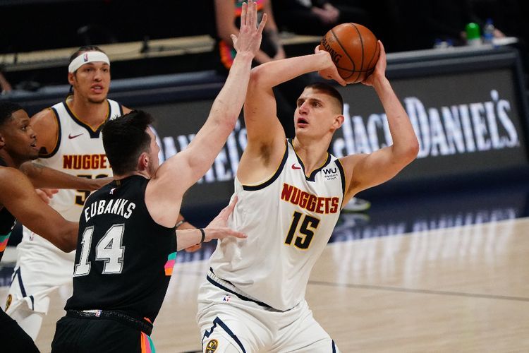 FOTO: Denver Nuggets vs San Antonio Spurs 106-96