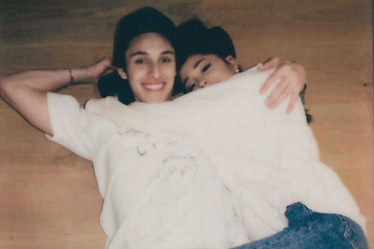 Ariana Grande Ingin Gelar Pernikahan Berkonsep Privasi dengan Dalton Gomez