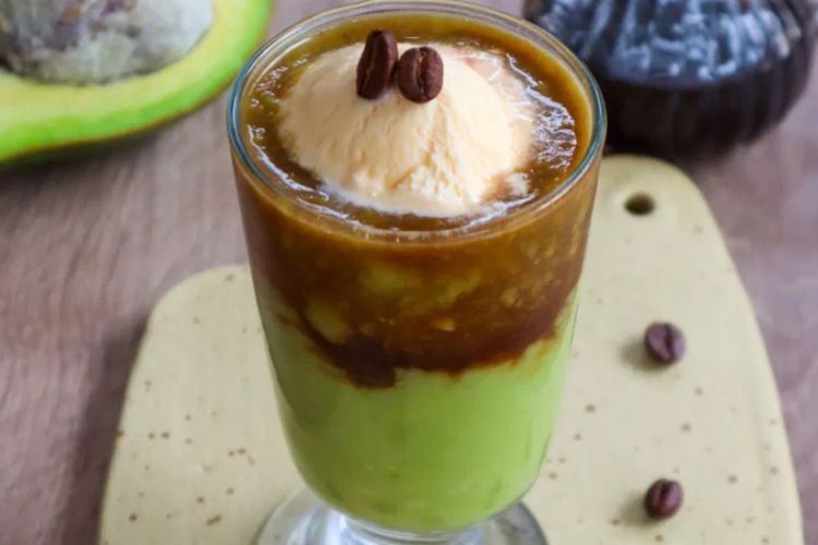 Nikmatnya Minum Milky Coffee Avocado Yang Bisa Dibuat di Rumah