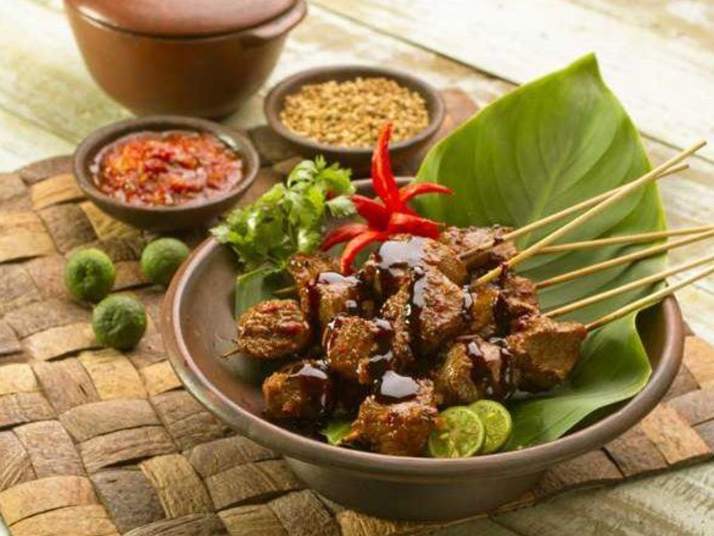 Sate Susu Sapi: Takjil Unik yang Hanya Ada di Kampung Jawa Denpasar Bali