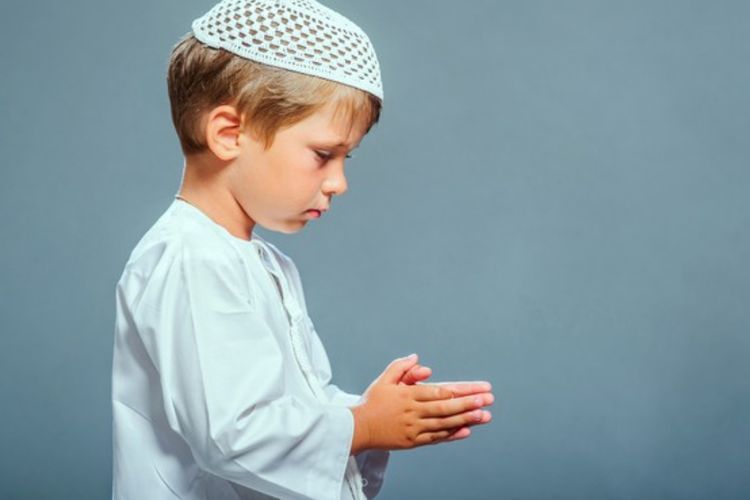 Cara Mendidik Anak Laki-Laki Menurut Islam Sesuai Anjuran Nabi