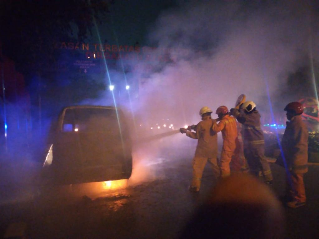 Mobil Terbakar di Perumahan Tangerang Selatan, Seorang Lansia Tewas