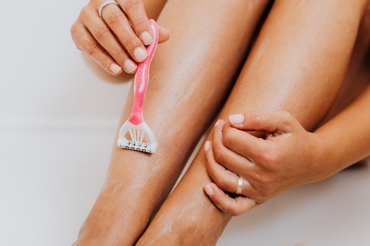 5 Cara Menghilangkan Bulu Kaki yang Lebat secara Permanen