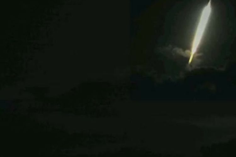 Heboh Penampakan Kilatan Cahaya di Atas Gunung Raung, Diiringi Dentuman