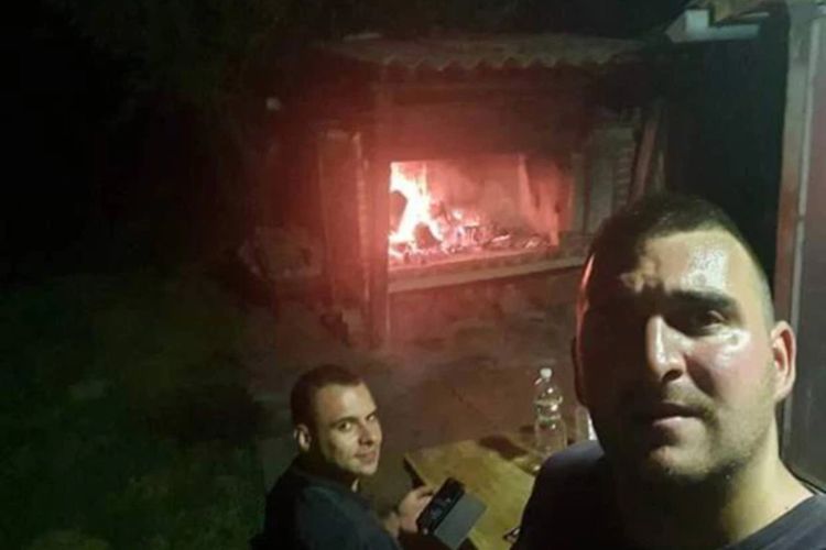 Lupa Padamkan Api Sebelum Tidur, 2 Sahabat Ini Tewas Terbakar saat Liburan di Desa