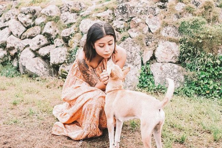 Sempat Heboh Influencer Sombong Tak Mau Diajak Foto, Awkarin Angkat Bicara: Itu Manusiawi