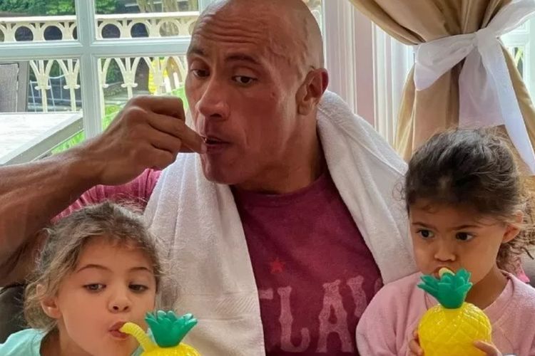 Jelang Hari Ayah Sedunia, Dwayne Johnson Berikan Pesan yang Bikin Netizen 