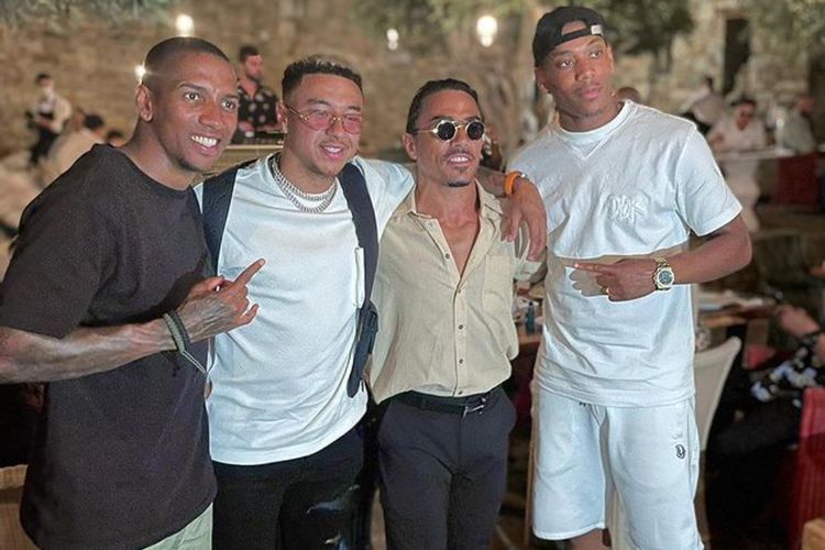 Nikmati Liburan Musim Panas, Lingard Reuni dengan Martial dan Ashley Young
