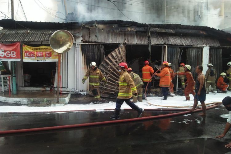 Akibat Korsleting Listrik, Agen Gas LPG di Jaktim Ludes Terbakar