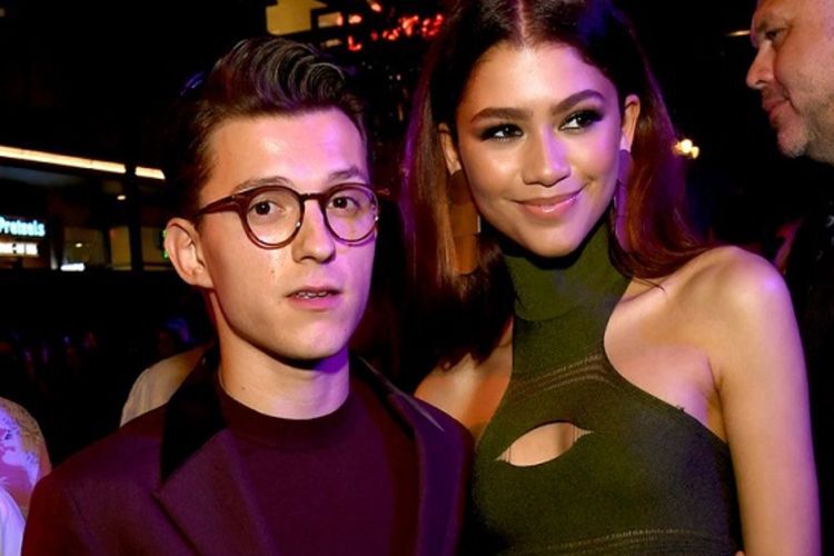 Zendaya dan Tom Holland Kepergok Ciuman di Mobil, Pacaran?
