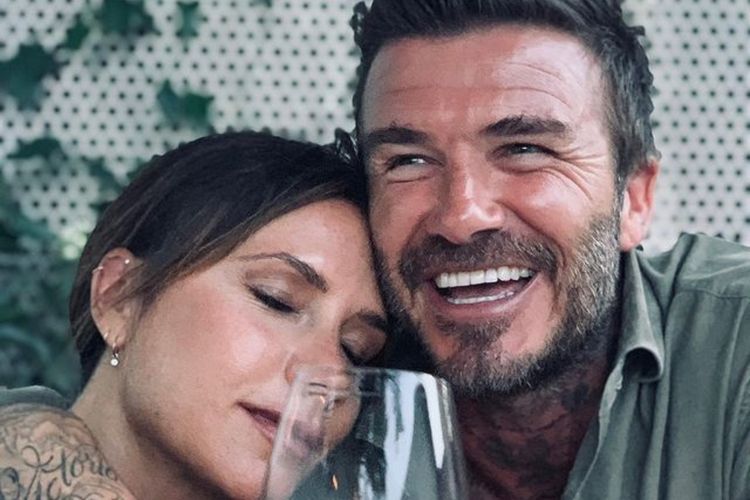 Rayakan Ulang Tahun Pernikahan ke-22, David Beckham Kenang Momen Baju Kompak Bersama Istri