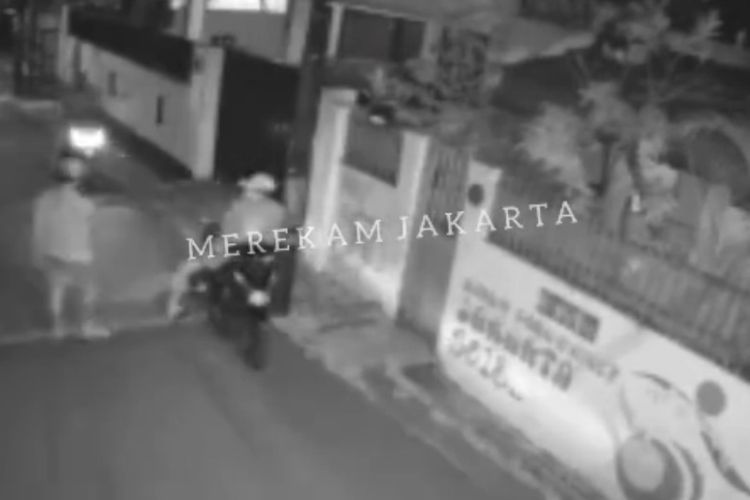 Viral Video Sekelompok Maling Curi Kaca Spion Mobil Fortuner di Jakarta Selatan