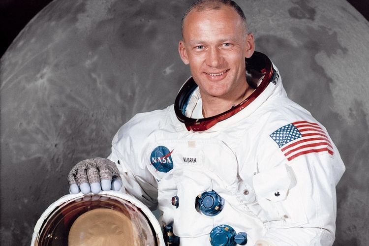 Astronot Apollo 11, Buzz Aldrin Klaim Dia Harus Lewat Bea Cukai Setelah Kembali dari Bulan