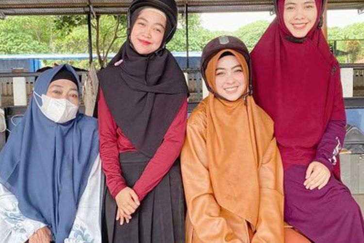 Oki Setiana Dewi Tak Tega Lihat Ria Ricis Jatuh saat Berkuda: Jatuhnya Cukup Ekstrim