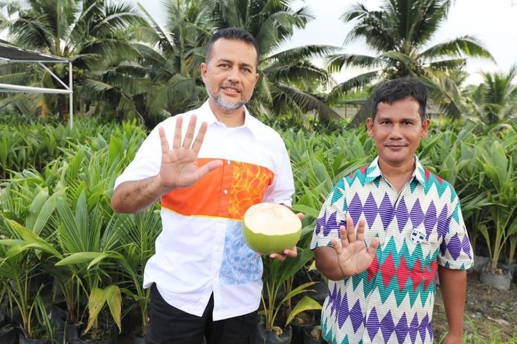 Kunjungi Pantai Cermin, Musa Rajekshah Tertarik Budidayakan Kelapa Pandan Wangi