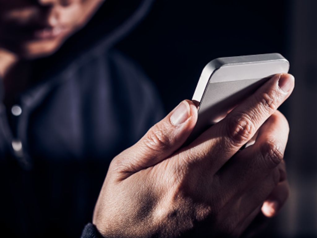 Layani Pembeli, iPhone Milik Kasir Toko Sepatu di Mal Bassura Raib Digondol Maling