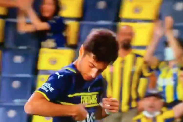 Puma Tak Cantumkan Logo Klub di Jersey, Pemain Fenerbahce Ini Bingung Saat Selebrasi Gol