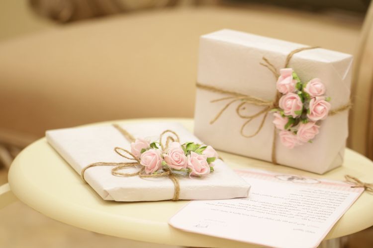 10 Kado yang Cocok untuk Pernikahan Sahabat, Dijamin Bermanfaat!