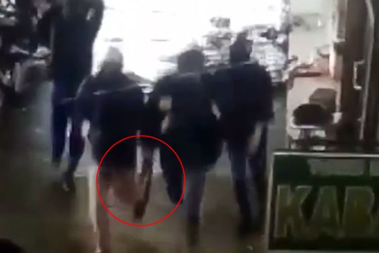 Video Detik-detik Perampokan Bersenjata di Medan, Pelaku Kabur Tenteng Senpi Laras Panjang