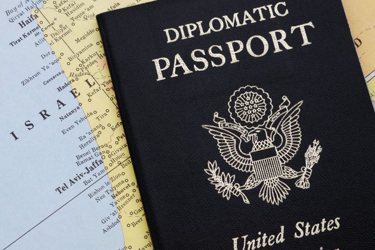 Mengenal Keistimewaan Paspor Diplomatik yang Diterima BTS