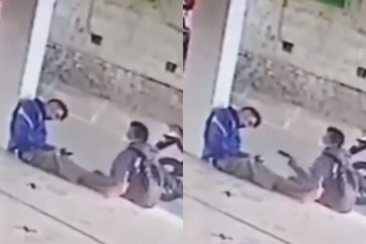 Detik-detik Pria Terekam CCTV Curi HP Pemuda yang Tertidur di Teras Masjid Pemalang