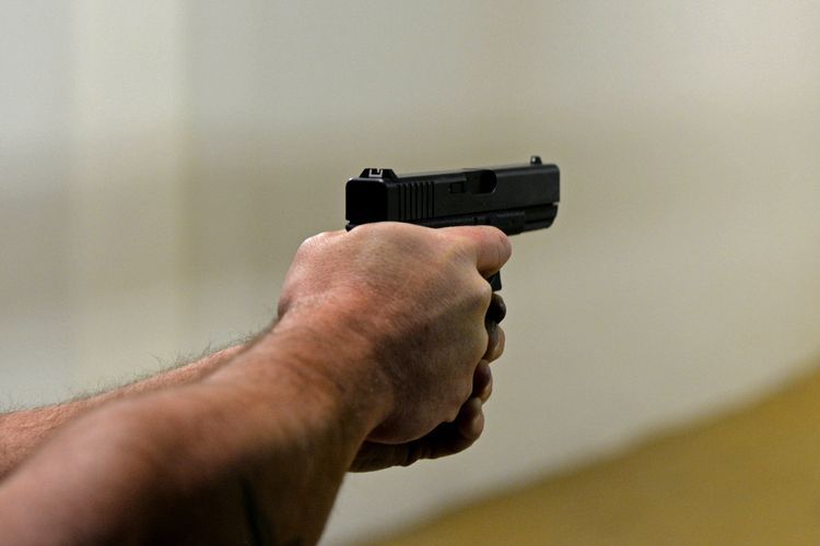 Pria di Medan Tembak Teman Sendiri Gegara Stres Terlilit Utang, Berujung Diciduk Polisi