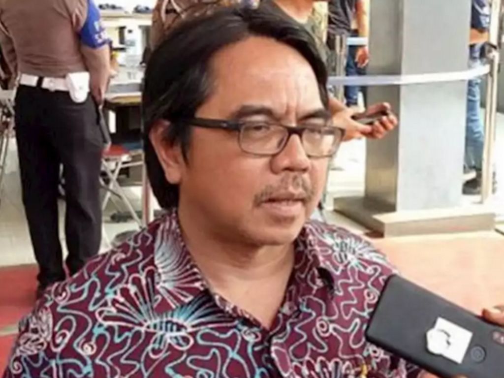 Ade Armando Sebuah Video Dirinya Mendiskreditkan BIN Adalah HOAX