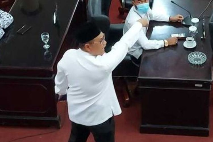 Detik-detik Bupati Solok Tinggalkan Paripurna, Kesal Anggota DPRD Tak Bahas Sesuai Agenda