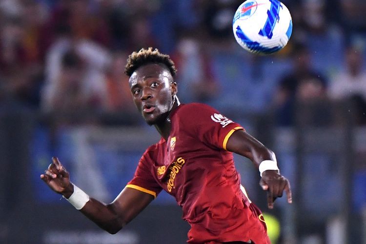 Tammy Abraham Jadi Pemain Inggris Pertama yang Umumkan Sudah Divaksin