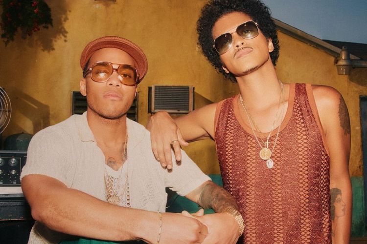 Album Kolaborasi Bruno Mars dan Anderson .Paak Dirilis 12 November 2021