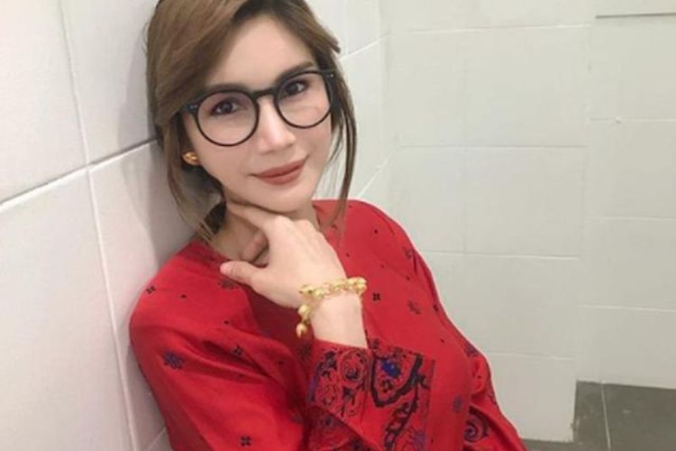 Buron Akibat Pose di Depan Ka'bah, Nur Sajat Transgender Malaysia Ditawari Australia Suaka