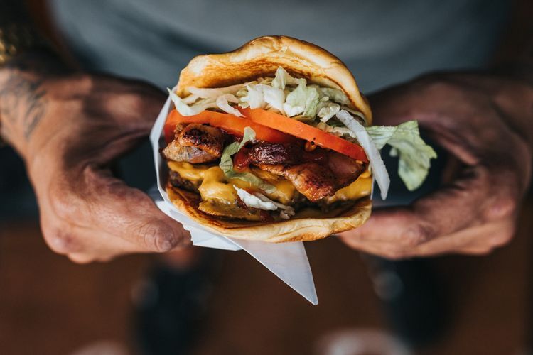 Jangan Cuma Makan, Ketahui Bahan Kimia Junk Food yang Bisa Buat Kanker dan Infertilitas