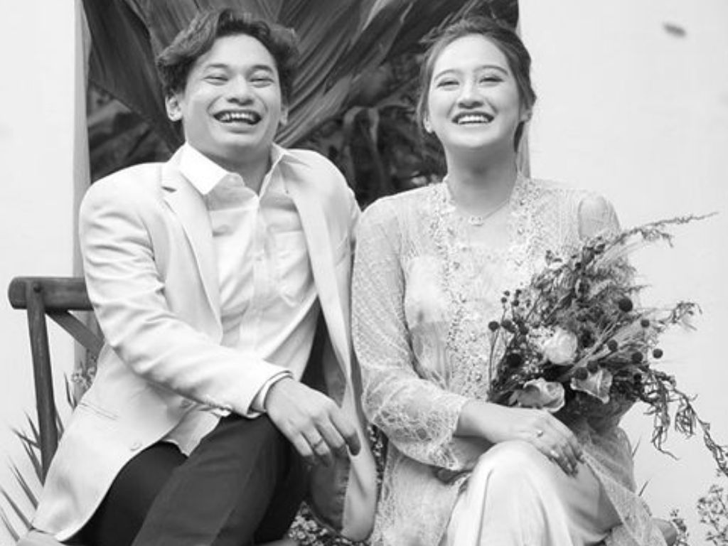 Unggah Foto Hitam Putih Pakai Kebaya, Salshabilla Adriani Dilamar Yusuf Mahardika?