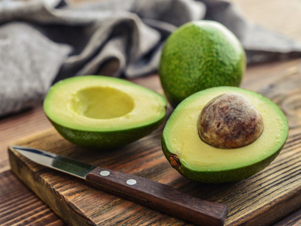 6 Manfaat Buah Alpukat, Ternyata Lebih dari Sekadar Lezat
