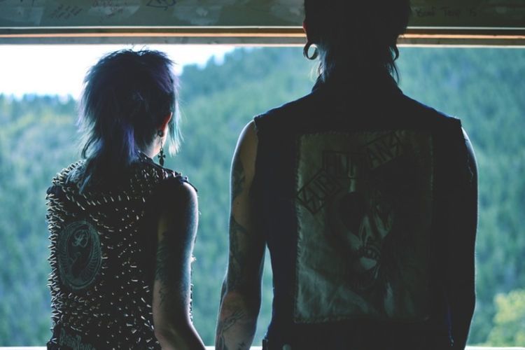 5 Lagu Pop Punk Indonesia yang Romantis dan Buat Pasangan Saling Sayang!