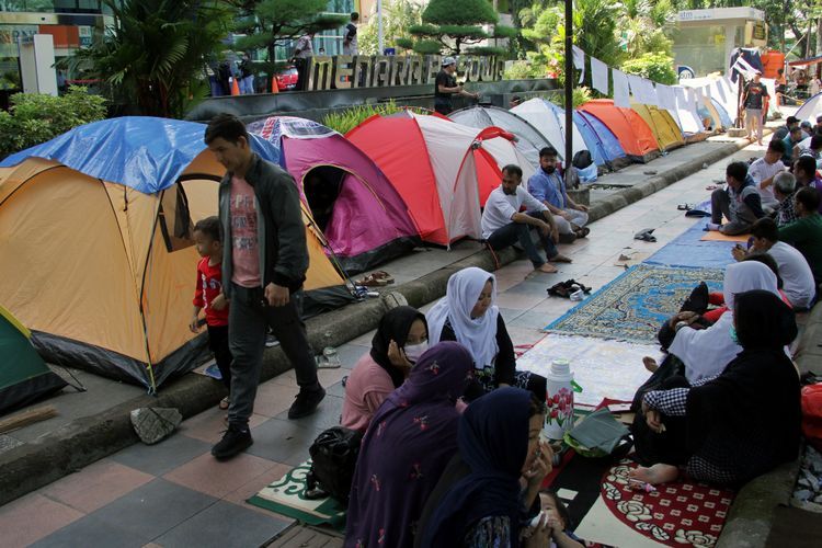Aksi Pencari Suaka di Makassar, Berikut Foto-fotonya