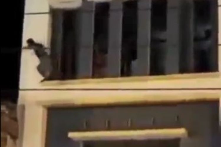 Bak Spiderman, Maling di Medan Ini Nekat Lompat dari Gedung ke Gedung saat Dikepung Massa