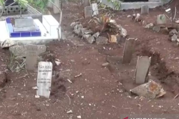 Puluhan Makam Jenazah COVID-19 di TPU Cikadut Bandung Amblas, Ini Sebabnya