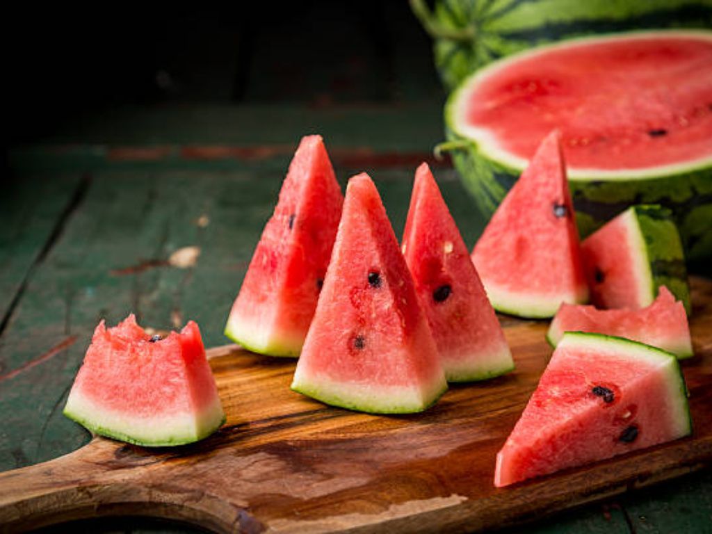 Tak Hanya Manis, Ini 3 Manfaat Buah Semangka yang Menyehatkan
