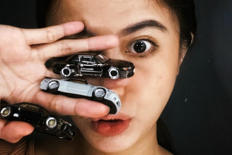 Bukan Cuma Cowok, Ternyata Ada Lho Cewek yang Hobi Mengoleksi Diecast