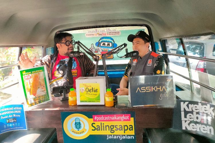 Kreatif! YouTuber asal Malang Ini Podcast Sambil Naik Angkot