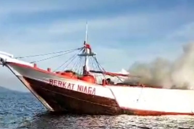 Tim SAR Pangkalpinang Berhasil Selamatkan 9 ABK Kapal Terbakar