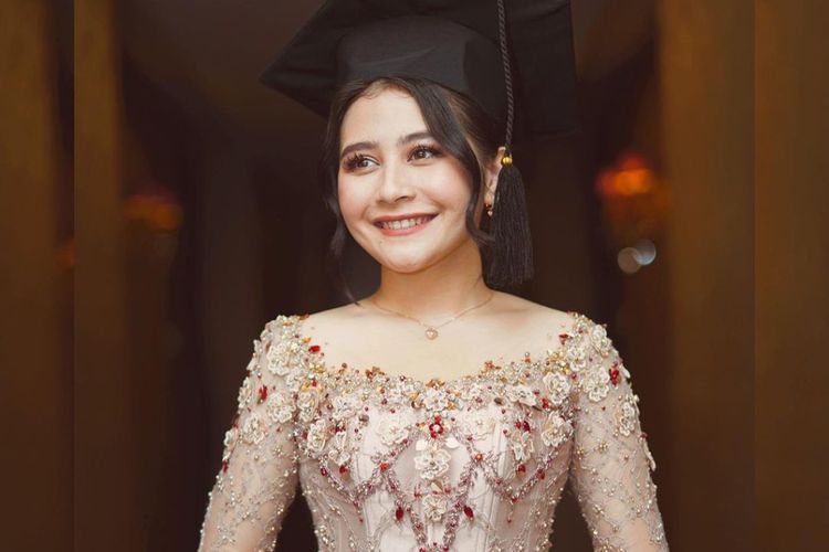 Selain Prilly Latuconsina, Ini 7 Artis Indonesia yang Lulus dengan Predikat Cumlaude