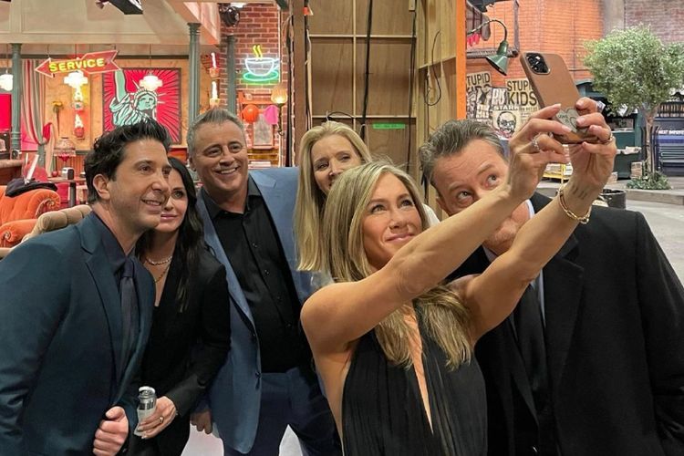 Ternyata Ini Alasan Jennifer Aniston Keluar Dari Proyek Friends Reunion