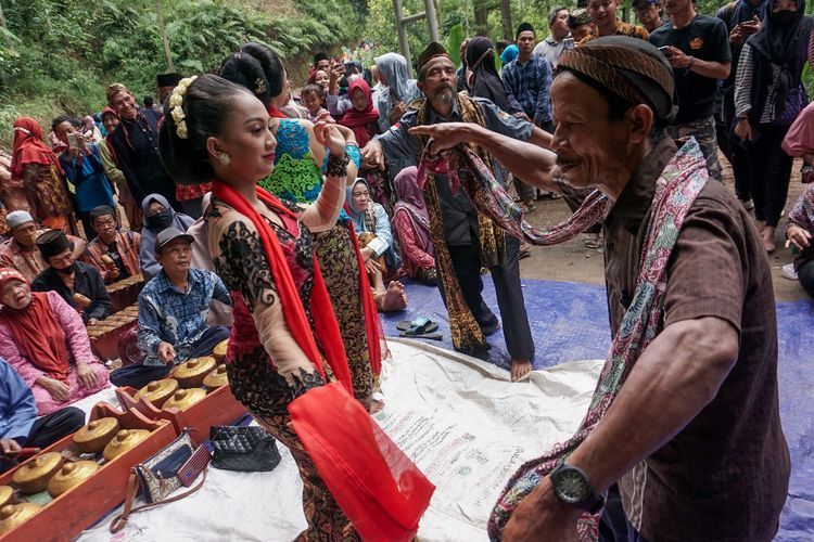 Jumadilawan Nyadran Gunung Rogo Kusumo, Ini Foto-fotonya