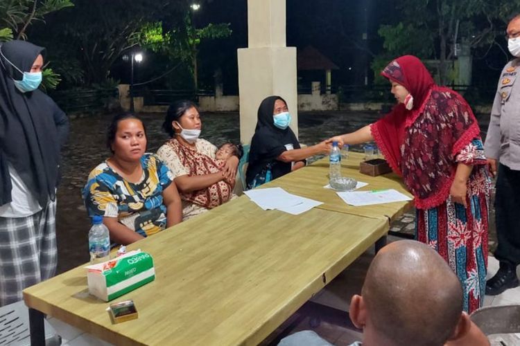Ngaku Sekda dan Peras Warga, Wanita di Tapteng Diikat di Tiang Listrik