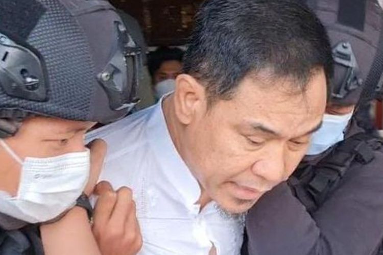 Baca Nota Keberatan, Munarman Menangis: Semoga yang Fitnah Saya Diazab Allah