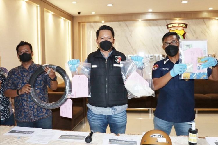 Curi Uang Berobat Keluarga Pasien di RS Jakbar, Eks Relawan Ambulans Diciduk